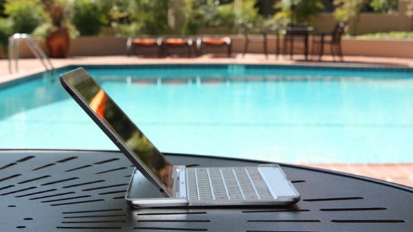 uPlay (TM) Wireless Keyboard and Aluminum Case for iPad 2
